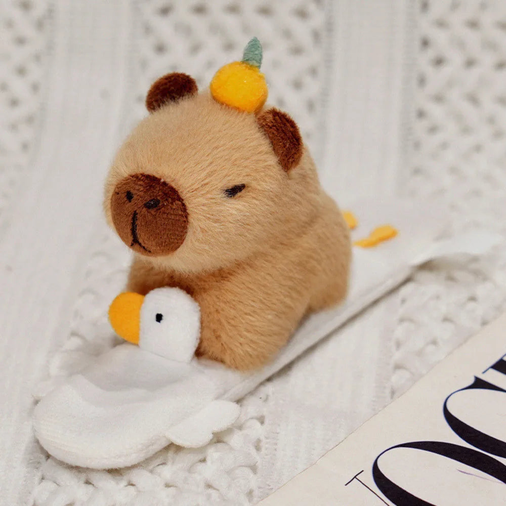 Peluche capibara disfraz ganso