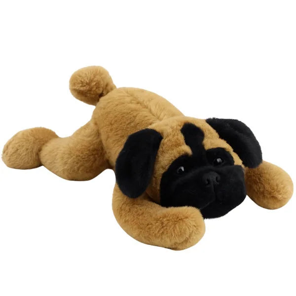Pug de peluche tumbado